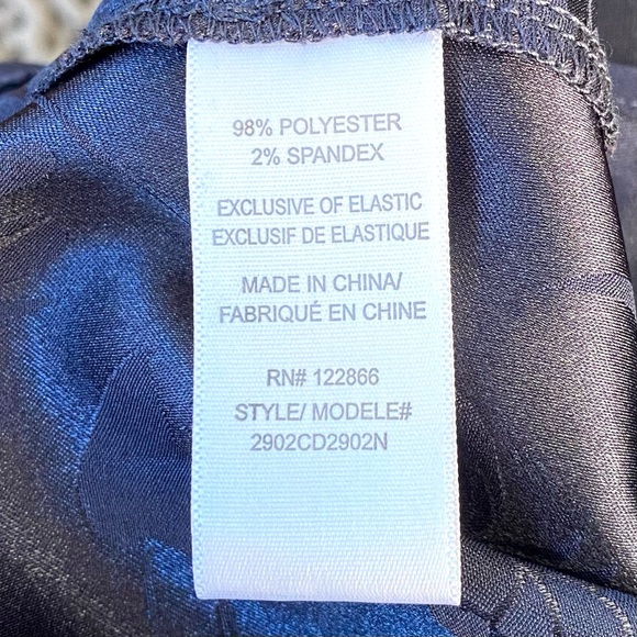 Status By Chenault Women's Navy Blue Floral Crossover Long-Sleeve Blouse Size M - Picture 9 of 11